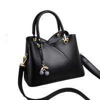 Borsa a tracolla con cerniera superiore | Accento ciliegia con tracolla convertibile