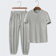 tuta sportiva uomo, abbigliamento sportivo uomo, completo sportivo uomo, tuta estiva uomo, completo da jogging, abbigliamento da palestra uomo, set sportivo uomo, tuta leggera, moda sportiva uomo, tuta sportiva uomo estiva, abiti sportivi uomo per palestra, set jogging da uomo, completo sportivo per allenamento uomo, outfit sportivo uomo casual, moda uomo sportiva estate, abbigliamento uomo sport