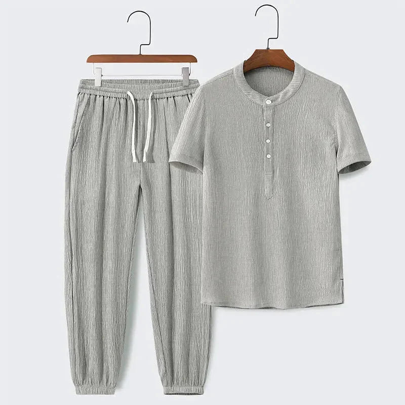 tuta sportiva uomo, abbigliamento sportivo uomo, completo sportivo uomo, tuta estiva uomo, completo da jogging, abbigliamento da palestra uomo, set sportivo uomo, tuta leggera, moda sportiva uomo, tuta sportiva uomo estiva, abiti sportivi uomo per palestra, set jogging da uomo, completo sportivo per allenamento uomo, outfit sportivo uomo casual, moda uomo sportiva estate, abbigliamento uomo sport