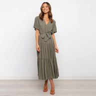 vestito casual, abito lungo donna, abito lungo elegante, abito scollo a v, vestito vita alta, abito poliestere, vestito leggero, abito verde militare, moda estiva, abiti estivi, vestiti estivi donna, abbigliamento femminile, abiti leggeri, stile estivo, vestiti alla moda, outfit estivi, vestiti casual online
