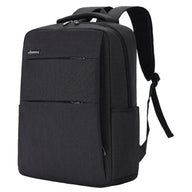 Scopri lo zaino per laptop ideale per professionisti in movimento. Questo zaino impermeabile è perfetto per proteggere il tuo laptop in ogni condizione atmosferica. Utilizzalo come zaino per computer durante le tue giornate lavorative. È uno zaino da lavoro elegante, ergonomico e resistente agli urti, realizzato in tessuto Oxford. Non farti mancare questo zaino per viaggi d'affari, un compagno affidabile e dallo stile raffinato.
