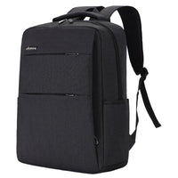 Scopri lo zaino per laptop ideale per professionisti in movimento. Questo zaino impermeabile è perfetto per proteggere il tuo laptop in ogni condizione atmosferica. Utilizzalo come zaino per computer durante le tue giornate lavorative. È uno zaino da lavoro elegante, ergonomico e resistente agli urti, realizzato in tessuto Oxford. Non farti mancare questo zaino per viaggi d'affari, un compagno affidabile e dallo stile raffinato.