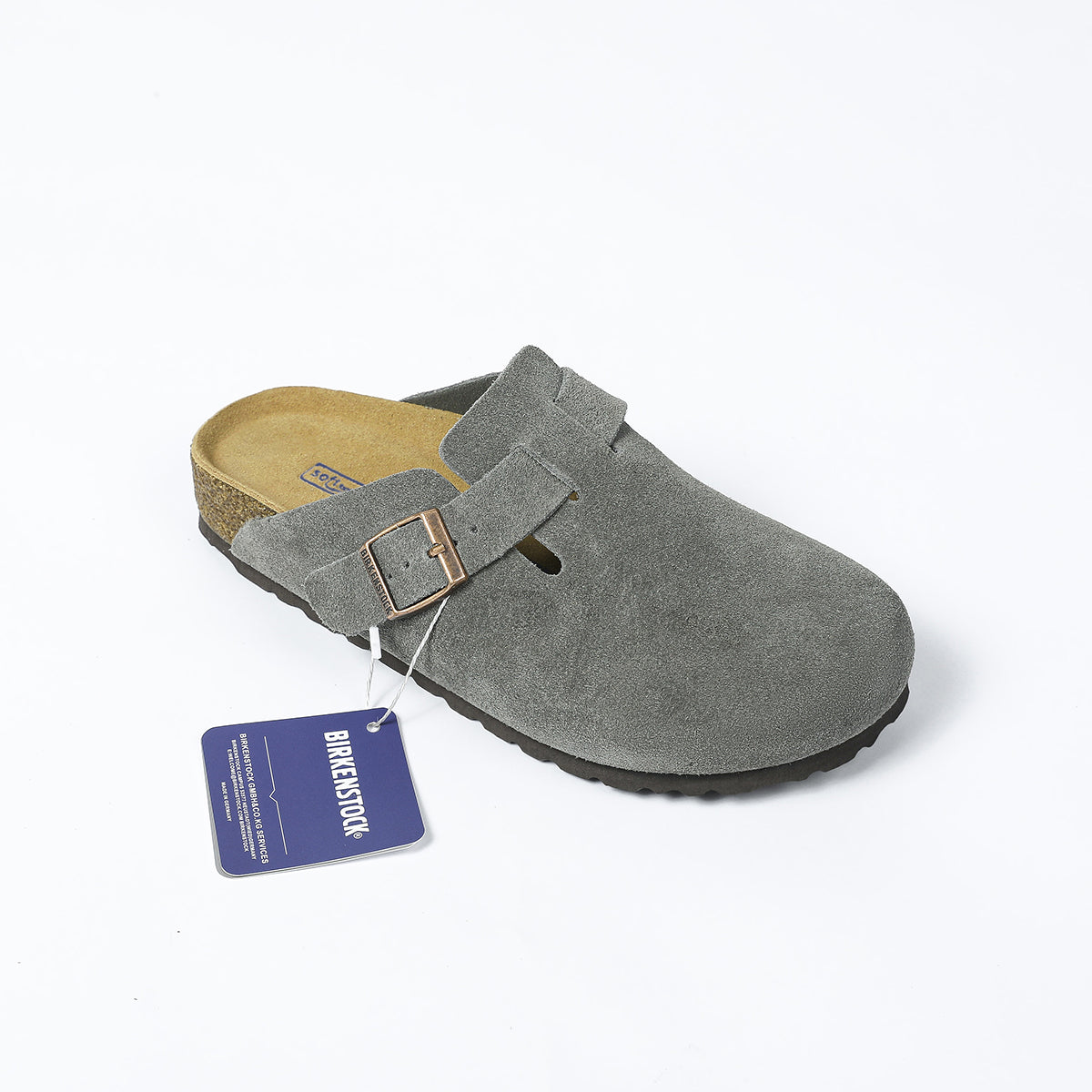 zoccoli in camoscio, calzature casual, scarpe ergonomiche, scarpe traspiranti, plantare anatomico, suola antiscivolo, zoccoli eleganti, zoccoli comodi. Zoccoli in camoscio dal design elegante e moderno, ideali come calzature casual; dotati di una struttura ergonomica che assicura comfort, plantare anatomico, suola antiscivolo per maggiore sicurezza e materiali traspiranti, per garantire praticità e stile durante tutta la giornata.