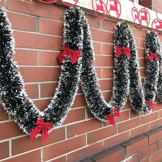 guirlande de Noël accrochée à un sapin pour décoration