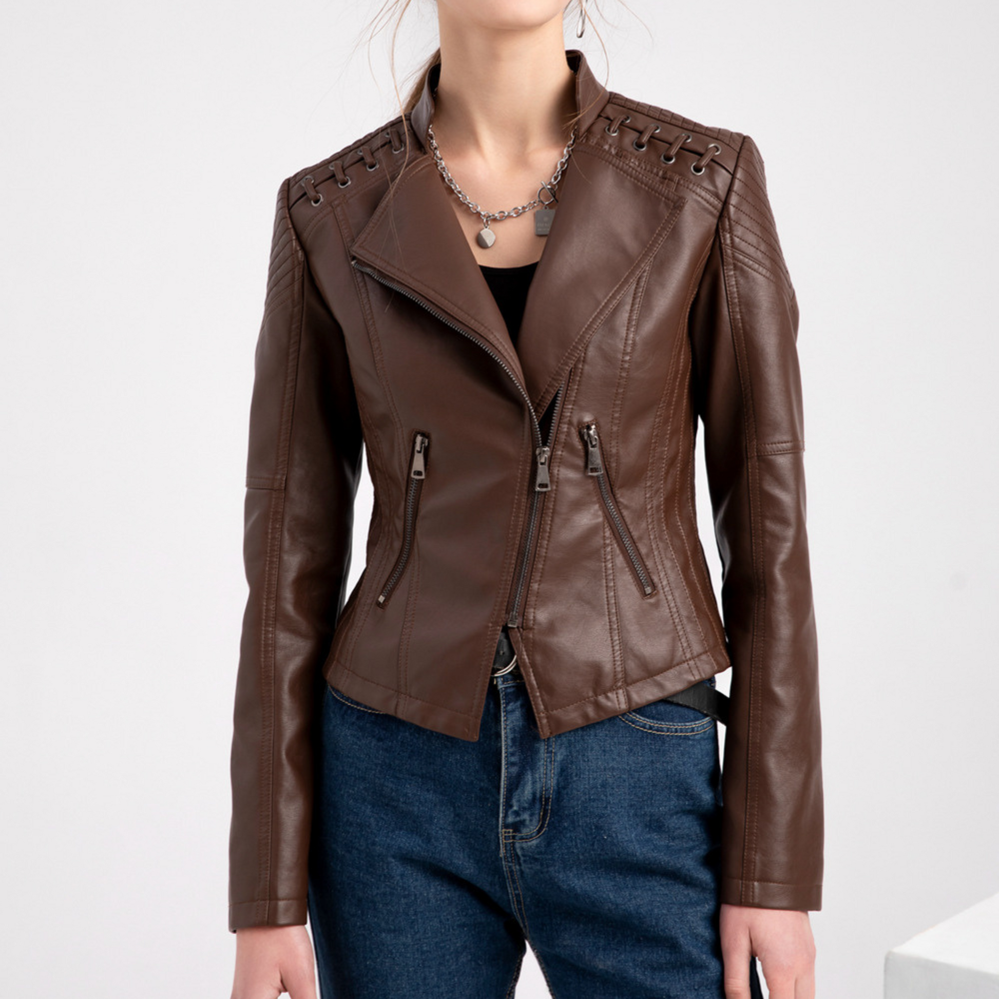 Veste en cuir femme, blouson en cuir moto et perfecto femme cuir