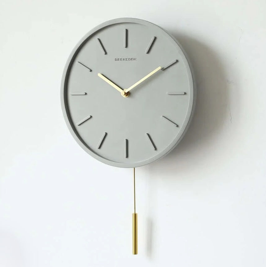 Horloge Murale Scandinave en Ciment avec Pendule en Métal